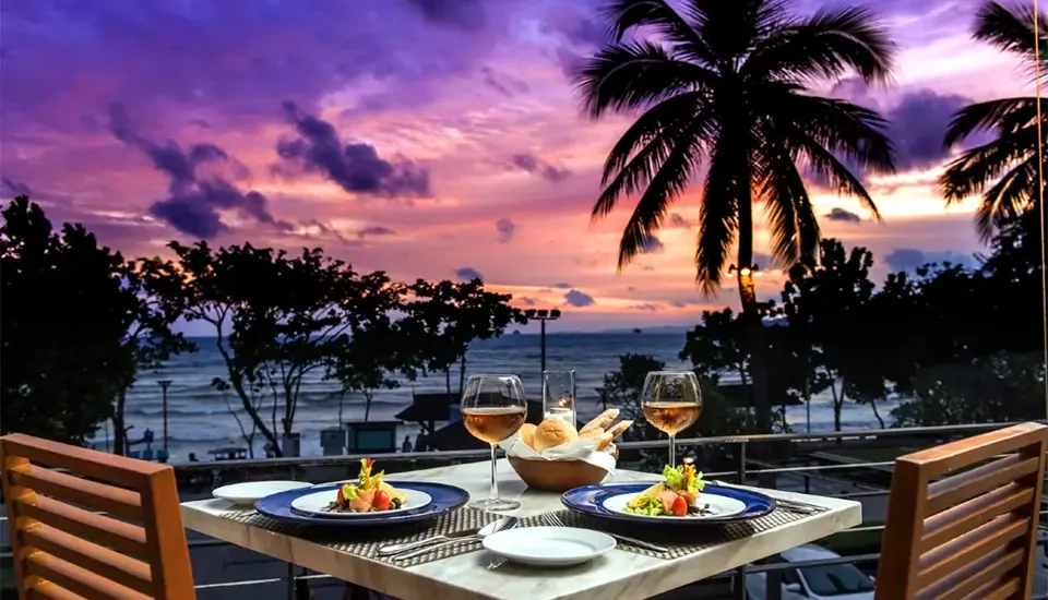 هتل هالیدی انانگ بیچ ریزورت